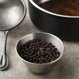 black peppercorns (butiran lada hitam), 6 peppercorns for Beef Wellington