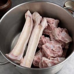 pork neck/back bones plus split femur bones (tulang leher/punggung babi dan tulang paha babi yang dibelah), 1.5 kg + 1.5 kg for Tonkotsu Shoyu Ramen