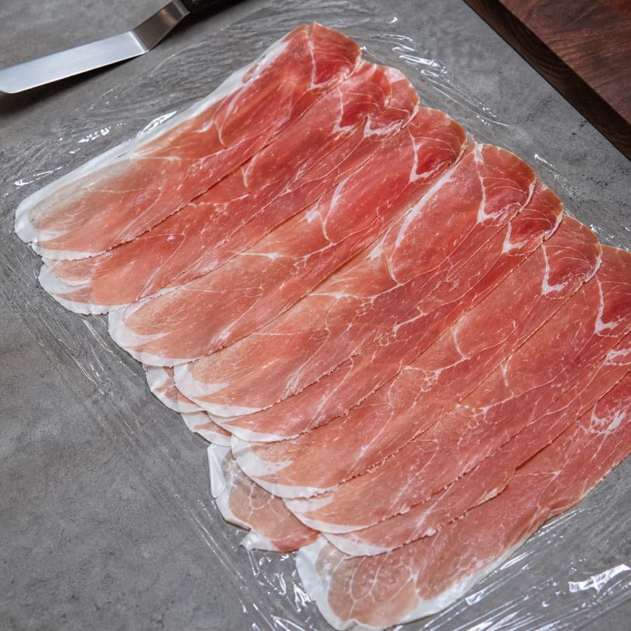 thinly sliced prosciutto (prosciutto iris sangat tipis) for Beef Wellington
