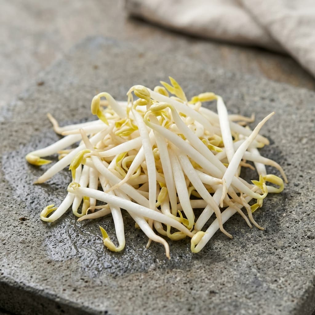 mung bean sprouts (tauge kacang hijau) for Homemade Pork Mandu
