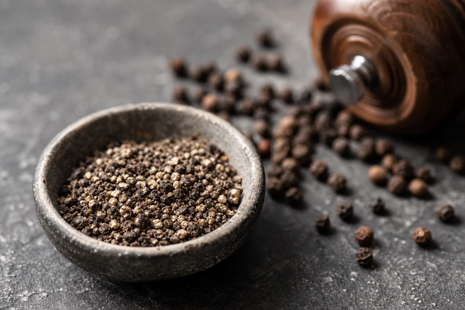 ground black pepper (lada hitam bubuk) for Homemade Pork Mandu