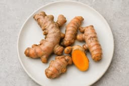 fresh turmeric root (kunyit segar), 25 g peeled, sliced for Penang Nyonya Kari Kapitan