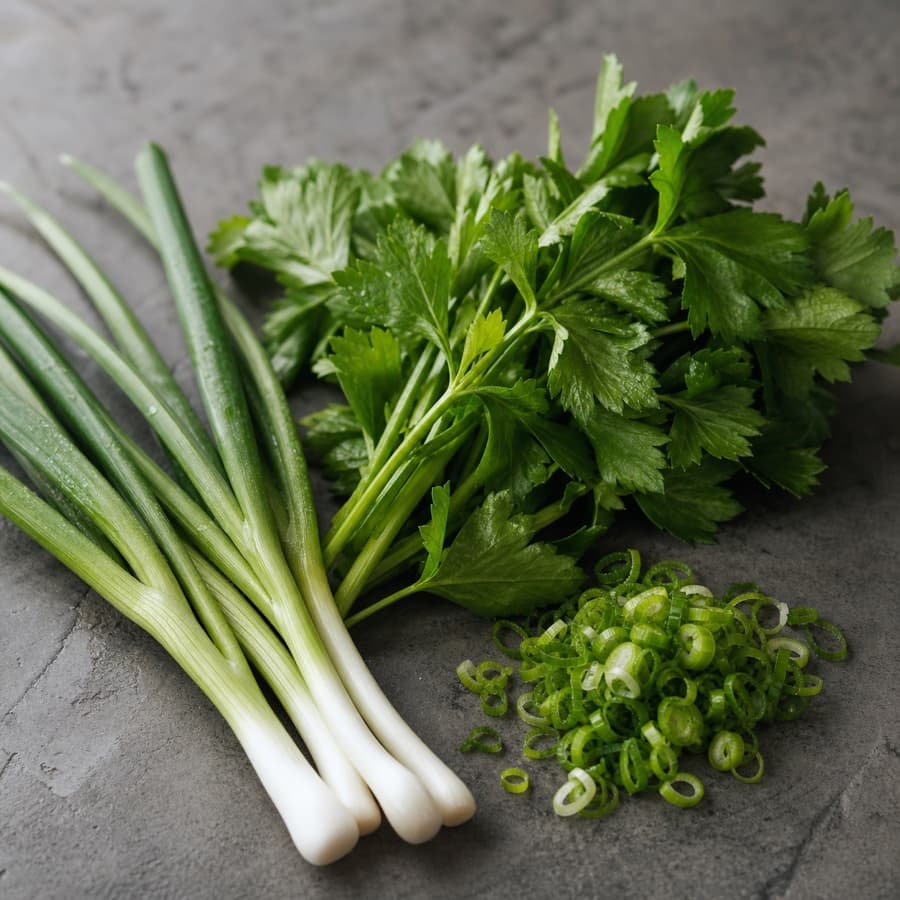 spring onion and celery leaves (daun bawang dan daun seledri) for Sop Buntut