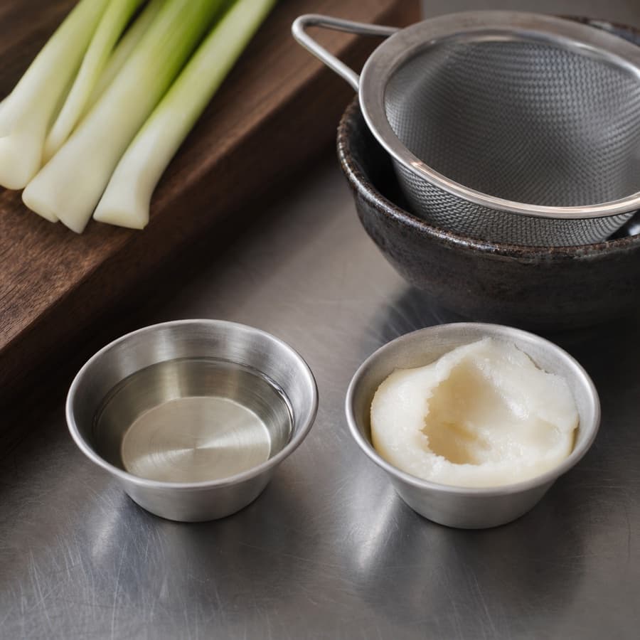 neutral oil or rendered pork lard (minyak netral atau lemak babi cair) for Tonkotsu Shoyu Ramen