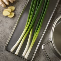scallion (daun bawang), 1 stalk for Xiao Long Bao