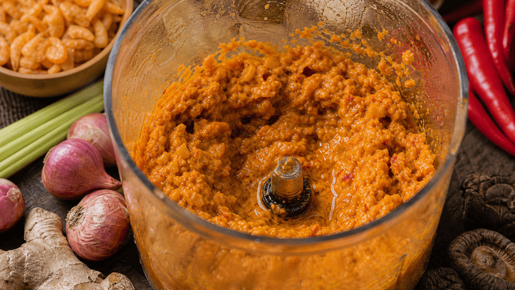 Laksa Lemak method step 1, Prepare paste: Thick orange paste with visible chilli.