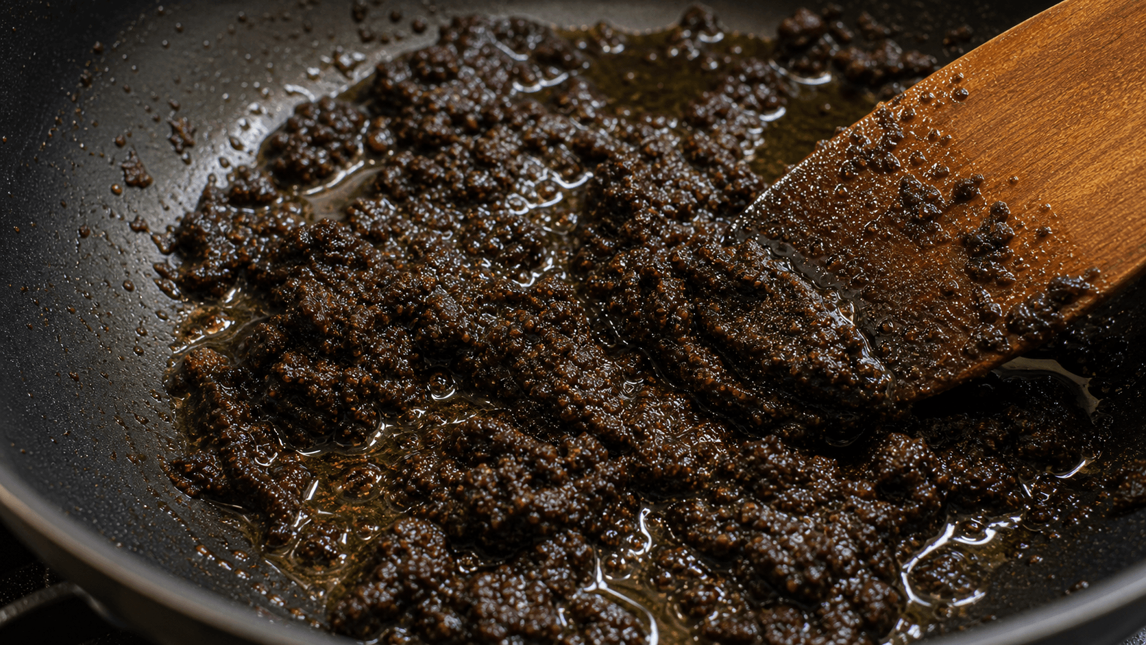Rawon, stage 2: Bloom the paste